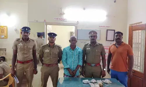 திருடின்னு பார்த்தா நைட்டி போட்ட ஆம்பிளை!  சிக்கிய திருடனை போலீசார் கைது