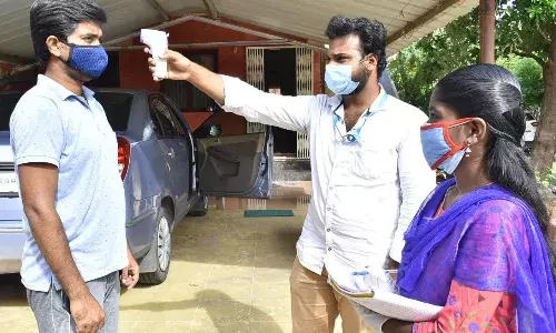 ஈரோடு மாநகரில் வீடு வீடாகச் சென்று கொரோனா பரிசோதனை
