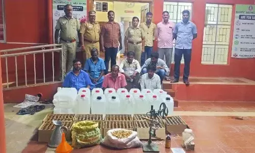 காவேரிப்பாக்கம் அருகே போலி மதுபானம் தயாரித்து வரும் கும்பல் கைது