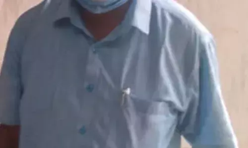 மதுக்கூரில் போலிமருத்துவர் வீட்டில் வருமான வரித்துறை சோதனை: ரூ1.20 கோடி பறிமுதல் மதுக்கூரில் போலிமருத்துவர் வீட்டில் வருமான வரித்துறை சோதனை: ரூ1.20 கோடி பறிமுதல்