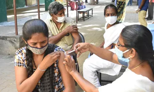 ஈரோடு மாநகர் பகுதிகளில்  தடுப்பூசி போடும் இடங்கள்