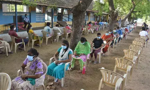 ஈரோடு, பவானி சுற்றுவட்டார பகுதிகளில்  தடுப்பூசி போடும் இடங்கள்