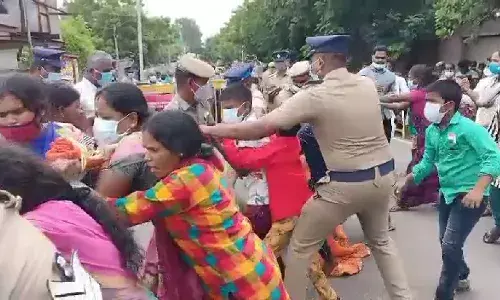 மீனவர்கள் நிலத்தை கிருஸ்துவ அமைப்பு ஆக்கிரமிப்பு செய்ததாக போராட்டம்