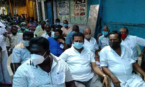 ஸ்மார்ட் சிட்டி திட்டத்திற்கு எதிர்ப்பு: வியாபாரிகள் உள்ளிருப்பு போராட்டம்