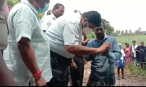 சுடுகாடு மீட்பு போராட்டத்தில் ஒருவர் மயங்கி விழுந்து உயிரிழப்பு