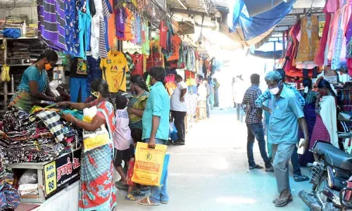 ஈரோட்டில் 2 நாட்களுக்கு பிறகு கடைவீதிகளில் கடைகள் மீண்டும் திறப்பு
