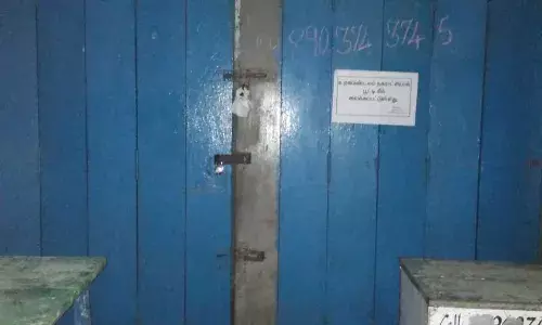 உதகை நகராட்சி மார்கெட்டில் வாடகை செலுத்தாத கடைகளுக்கு சீல்