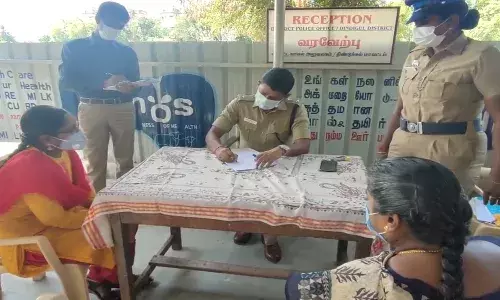 கணவன் சித்திரவதை: காவல் கண்காணிப்பாளரிடம் மனைவி புகார்
