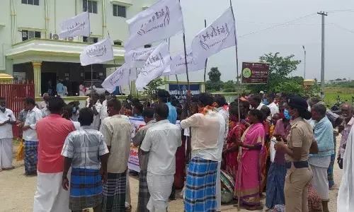 கண்டாச்சிபுரத்தில் குடும்ப அட்டை வழங்கக்கோரி மாற்றுத்திறனாளிகள் ஆர்ப்பாட்டம்
