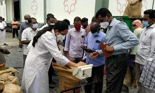 உத்திரமேரூரில் கலெக்டருக்கு அல்வா கொடுக்க நினைத்த அதிகாரிகள், வசமாக சிக்கிய சம்பவம்