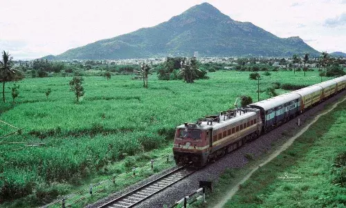 பாசஞ்சர் ரயில்களின் சேவையை மீண்டும் தொடங்க வேண்டும்: ரயில் பயணிகள்  கோரிக்கை பாசஞ்சர் ரயில்களின் சேவையை மீண்டும் தொடங்க வேண்டும்: ரயில் பயணிகள்  கோரிக்கை