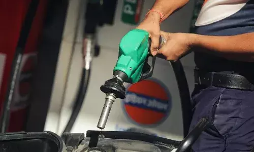 ஈரோட்டில் இன்று ஒரு லிட்டர் பெட்ரோல் ரூ.99.94-க்கு விற்பனை