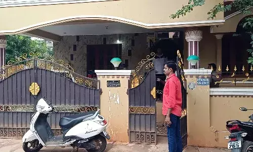 காரைக்குடியில் வீட்டின் கதவை உடைத்து 6 பவுன் நகை, பணம் கொள்ளை
