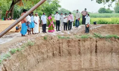 சமுதாய குடிநீர் கிணறு வெட்டும் பணி:  மாவட்ட ஆட்சித் தலைவர் ஆய்வு