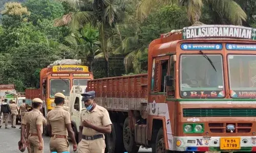 கேரளாவில் கொரோனா பாதிப்பு மீண்டும் அதிகரிப்பு:  தமிழக-கேரள எல்லையில் தீவிர கண்காணிப்பு