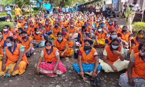 சேலத்தில் அண்ணா தொழிற்சங்க ஊழியர்கள் உண்ணாவிரத போராட்டம்