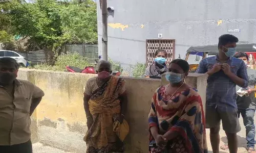 நியாய விலைக் கடைகளில் பயோமெட்ரிக் இயந்திரம் பழுதால் பொதுமக்கள் அவதி
