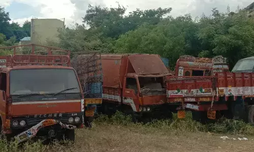 பறிமுதல் செய்யப்படும் வாகனங்களை குடியிருப்பு பகுதியில் நிறுத்த எதிர்ப்பு