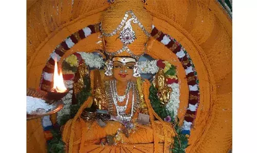 சேலத்தில் 2000 தாலிக்கயிறு கொண்டு அம்மனுக்கு சிறப்பு அலங்காரம்