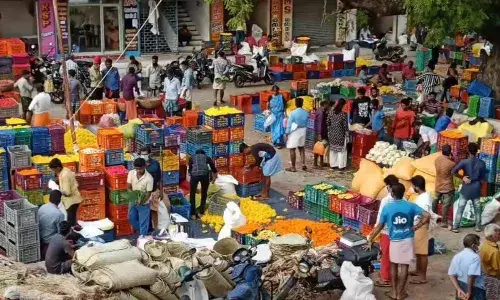 ஓணம் பண்டிகை: பூக்களின் விலை 3 மடங்கு அதிகரிப்பு - வியாபாரிகள் மகிழ்ச்சி
