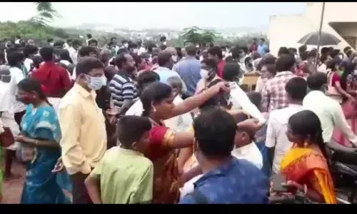 குன்றத்தூர் முருகன் கோயிலில் முதல் கல்யாண நிகழ்வுக்கு இருதரப்பினர் கைகலப்பு
