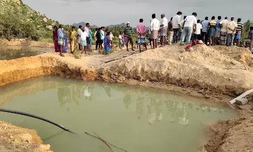 நாட்றம்பள்ளி அருகே குட்டையில் மூழ்கி பள்ளி மாணவர்கள் பலி