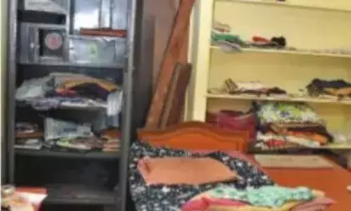 வேலூர் அருகே வீட்டின் பூட்டு உடைத்து 36 சவரன் நகை திருட்டு வேலூர் அருகே வீட்டின் பூட்டு உடைத்து 36 சவரன் நகை திருட்டு