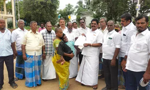 மாற்றுத்திறனாளிக்கு உடனடியாக உதவித்தொகை ஏற்பாடு செய்த எம்எல்ஏ தேவராஜ்