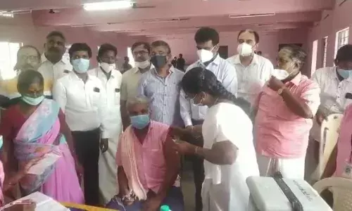 திருப்போரூரில் பொதுமக்களுக்கு இலவச கொரோனா தடுப்பு ஊசி முகாம்