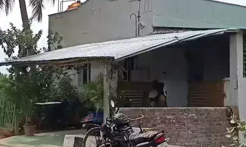 ப.வேலூர் அருகே வக்கீல் வீட்டில் ரூ.30 ஆயிரம் பணம் கொள்ளை