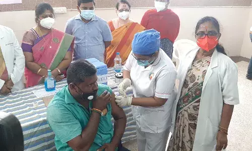 அரசு மருத்துவமனையில் 24 மணி நேரம் செயல்படும் கொரோனா தடுப்பூசி மையம் துவக்கம்