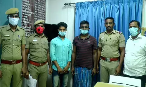பெருந்துறையில் வெளிநாட்டைச் சேர்ந்த 2 பேர் கைது