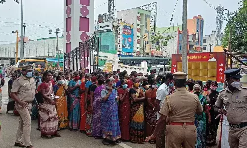பட்டா வழங்க வலியுறுத்தி உப்புவேலூர் கிராமத்தினர் கலெக்டரிடம் மனு