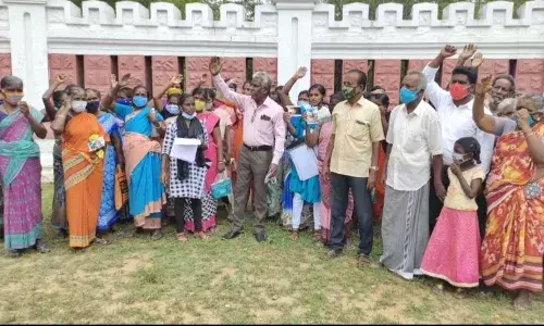 ரவுடியை குண்டர் தடுப்புச் சட்டத்தின் கீழ் கைது செய்ய வலியுறுத்தி ஆர்ப்பாட்டம்