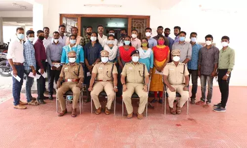 தேர்வில் வெற்றி பெற்ற காவல் உதவி ஆய்வாளர்களுக்கு பணி ஆணை வழங்கிய எஸ்பி