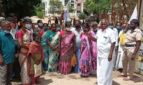 நூறு நாள் வேலை கேட்டு மாற்றுத்திறனாளிகள் ஆர்ப்பாட்டம்