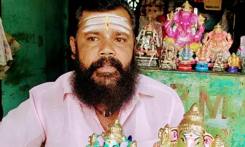 வீடு தேடி வரும் விநாயகர் சிலை; சின்னமனூரில் சிற்பி அசத்தல்