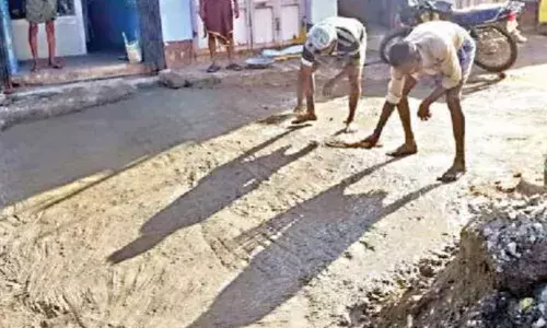 சரியாக போடப்படாத சாலை உடனடியாக சீரமைக்கப்பட்டது