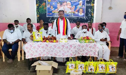 தேமுதிக தலைவர் விஜயகாந்த் பிறந்த நாள் விழா : ஈரோட்டில் தேமுதிகவினர் கொண்டாட்டம்.