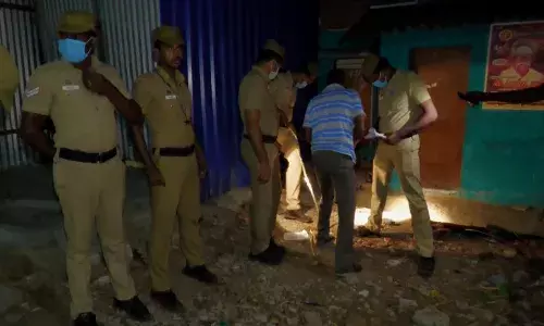 நெல்லையில் கட்டிட தொழிலாளி மர்ம நபர்களால் வெட்டி படுகொலை நெல்லையில் கட்டிட தொழிலாளி மர்ம நபர்களால் வெட்டி படுகொலை