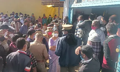 உதகையில் வாடகை செலுத்தாத கடைகளுக்கு சீல், வியாபாரிகள் வாக்குவாதம்