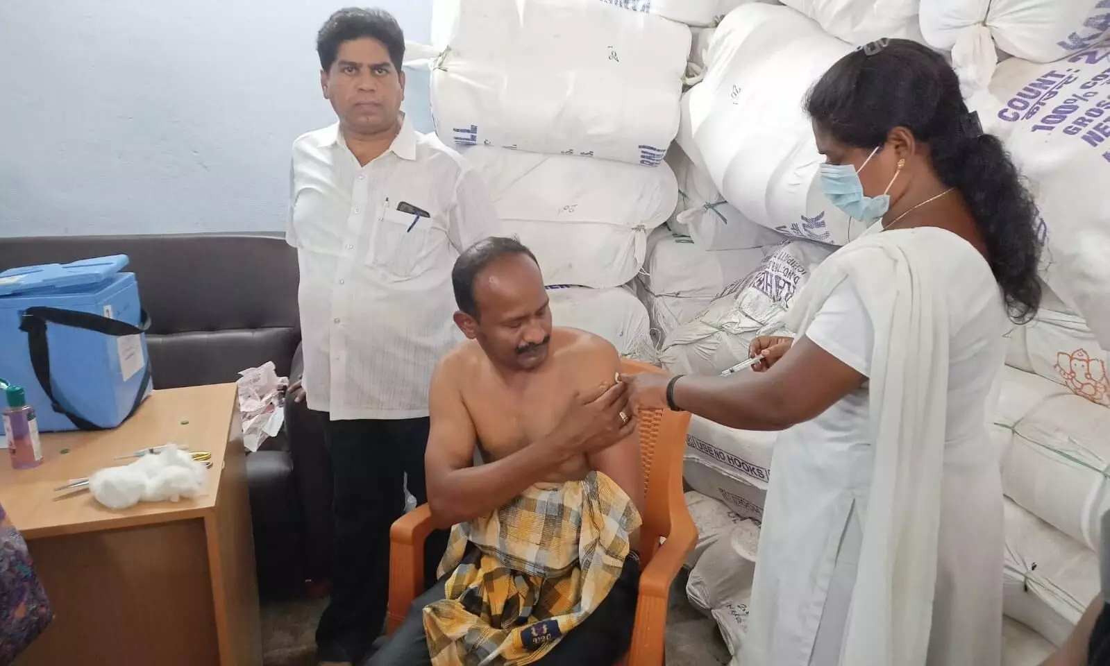 சாயப்பட்டறை, ஜவுளி உற்பத்தியாளர் சங்க உறுப்பினர்களுக்கு தடுப்பூசி சாயப்பட்டறை, ஜவுளி உற்பத்தியாளர் சங்க உறுப்பினர்களுக்கு தடுப்பூசி
