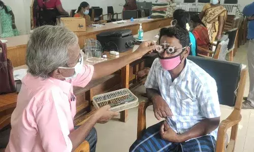 மாற்றுத் திறனாளிகளுக்கு  நலத்திட்ட உதவிகள், அடையாள அட்டை வழங்கல்