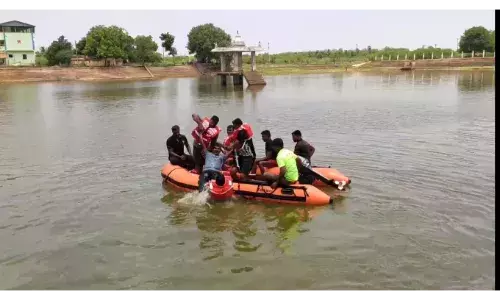வடகிழக்கு பருவமழையை முன்னிட்டு தீயணைப்பு, காவல் துறையினருக்கு பயிற்சி.