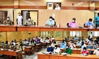 திருவண்ணாமலையில் சட்டம்-ஒழுங்கு குறித்த  மாதாந்திர ஆய்வுக் கூட்டம்