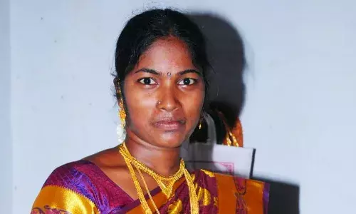 ரத்த காயங்களுடன் பெண் மர்மச்சாவு; உறவினர்கள் திடீர் சாலை மறியல்