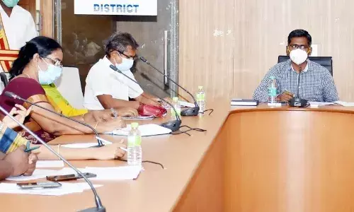 பள்ளிகள் திறப்பது தொடர்பாக அரசு அலுவலர்களுடன் கலெக்டர் ஆலோசனை கூட்டம்