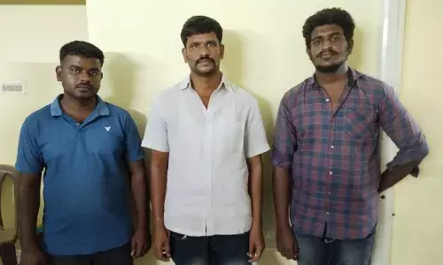 மரக்கடை உரிமையாளரை கடத்திய பைனான்சியர் உள்பட 3 பேர் கைது