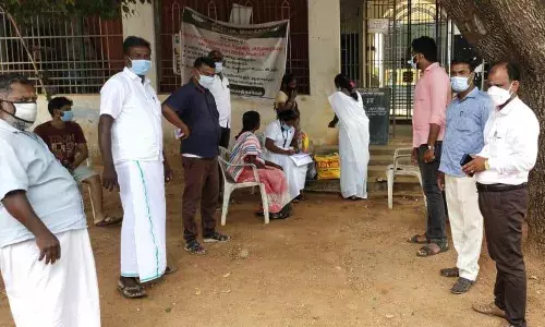 கந்தர்வகோட்டையில் தாசில்தார் தலைமையில் கொரோனா தடுப்பூசி முகாம்