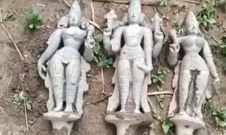 வீடு கட்டுவதற்காக பள்ளம் தோண்டிய போது 3 சாமி சிலைகள் கண்டெடுப்பு வீடு கட்டுவதற்காக பள்ளம் தோண்டிய போது 3 சாமி சிலைகள் கண்டெடுப்பு